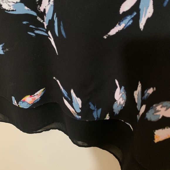 1.State Floral Layered Double V Neck Tank Size M - Picture 8 of 8